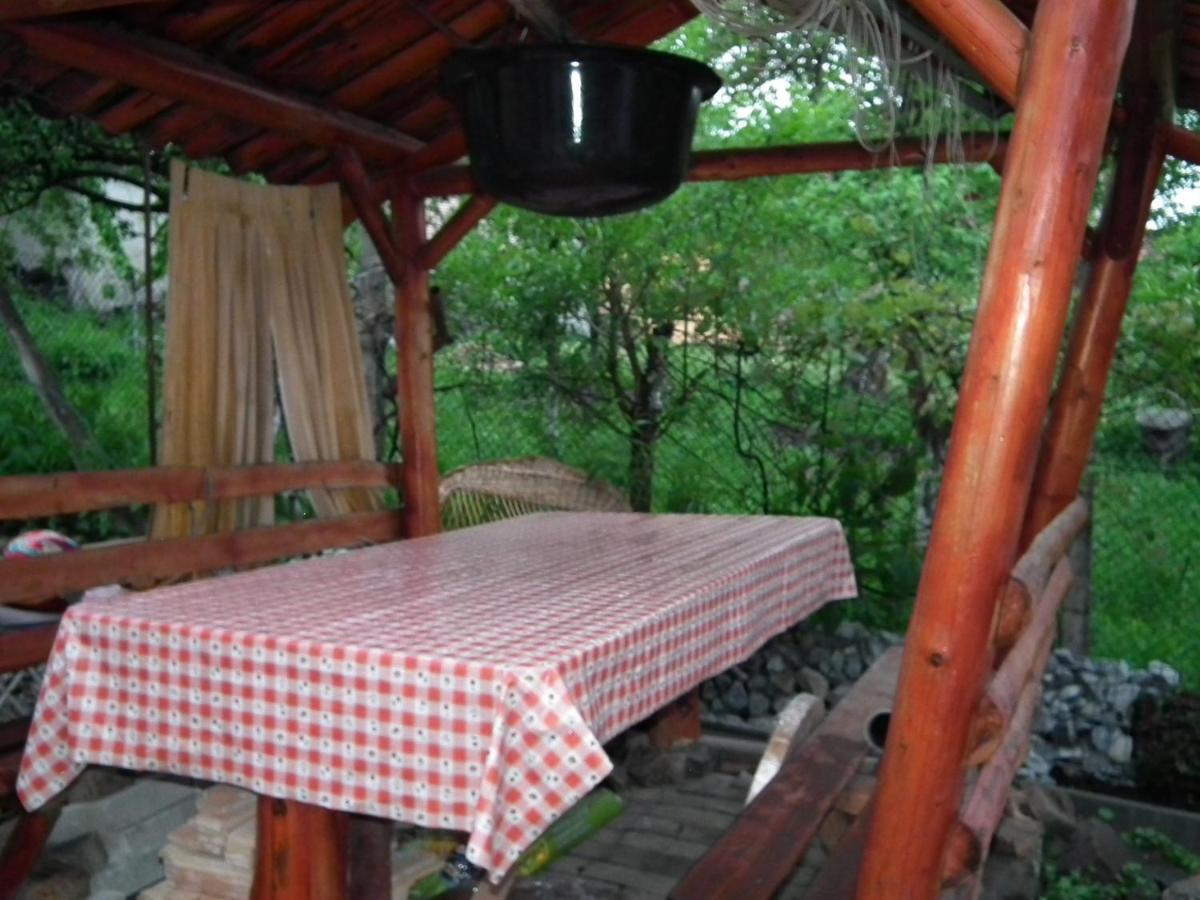 Kalmi Vendeghaz Hotel Corund  Exterior photo