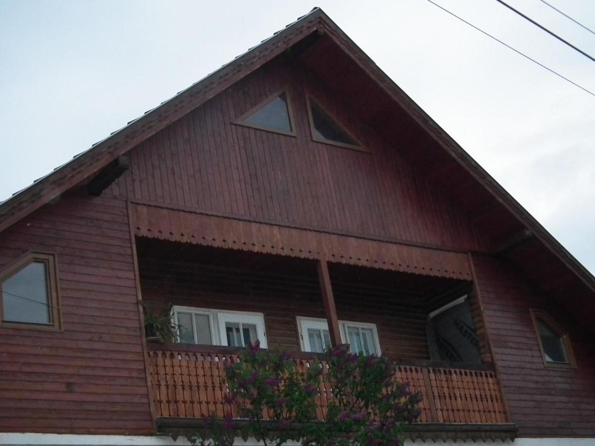 Kalmi Vendeghaz Hotel Corund  Exterior photo